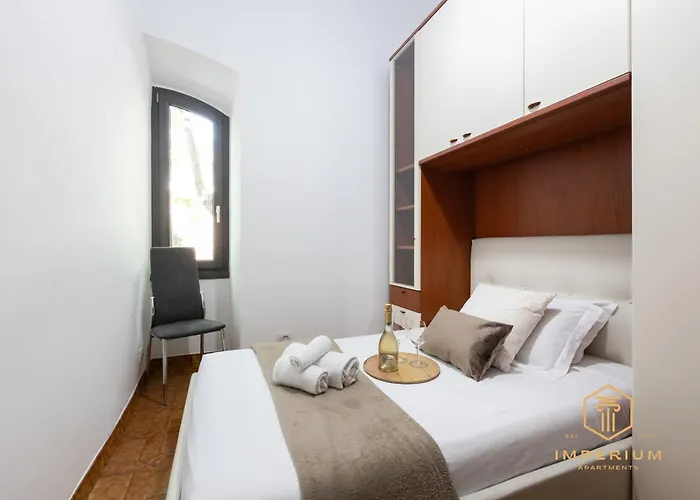 Imperium Merulana House - 2 Steps From Colosseum, 3 Bedrooms, A-c Roma